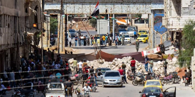 من منكمُ يوماً رأى وطناً كبير القدّ يولد من بلد