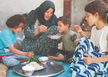 90 % من العائلات السورية تتبع أساليب تأقلم «سلبية» للبقاء على قيد الحياة «قياديات» يواجهن تحديات كبيرة لإعالة أسرهن في أماكن النزوح