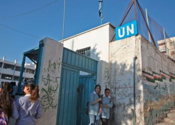 “أونروا” تطمس مصطلحات مرتبطة بـ”العودة” وتحظر “آيات قرآنية”