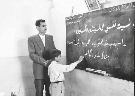 عن الراحل عاطف كامل هويّن حياتله