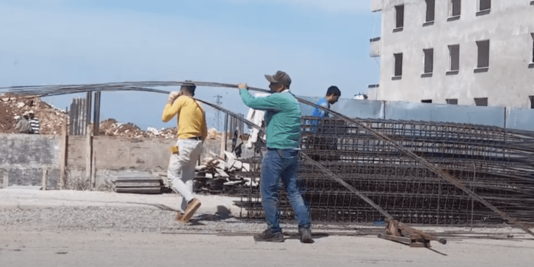 داعمو النظام يطردون العمال السوريين