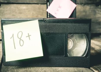 لأنها مؤامرة حقًا نحن بحاجة إلى مؤتمر لمواجهة “وباء الأباحية الجنسية”