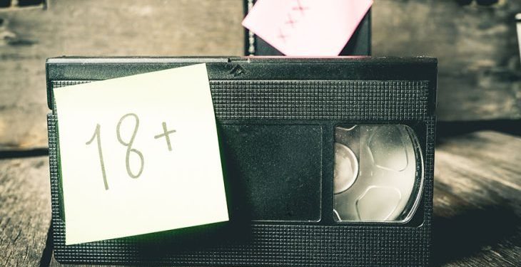 لأنها مؤامرة حقًا نحن بحاجة إلى مؤتمر لمواجهة “وباء الأباحية الجنسية”