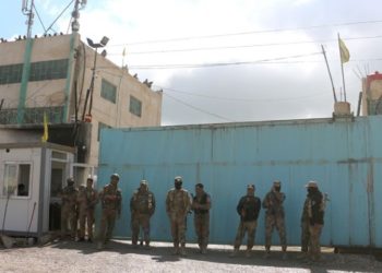 «قسد» مدعومةً بقوات أمريكية تسيطر على تمرد لسجناء تنظيم «الدولة» في الحسكة السورية