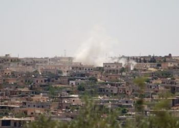 النظام يستهدف مدينة إدلب.. وفصائل المعارضة تحبط محاولة تسلل غرب حلب