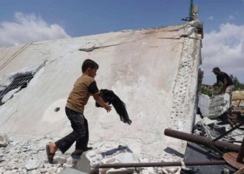 الحلف الروسي ـ السوري يستهدف قرى ريف إدلب بقصف جوي وبري مكثف