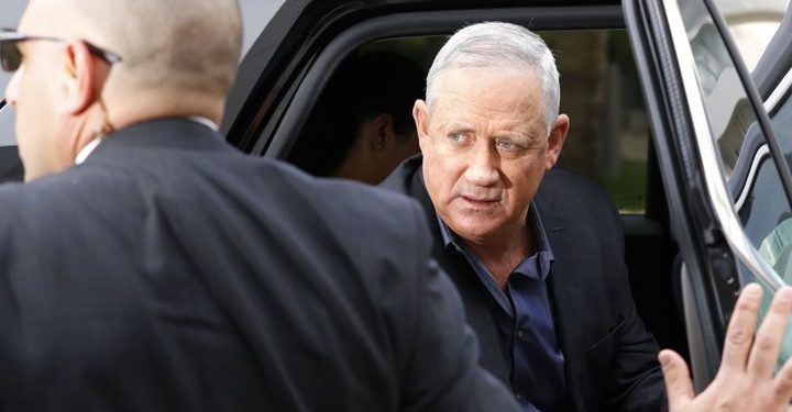 محكمة هولندية ترد دعوى فلسطيني ضد وزير الحرب “غانتس”