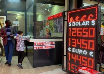 بدء العمل بقرار حماية الودائع بالليرة التركية… ووقف زيادة أسعار الوقود