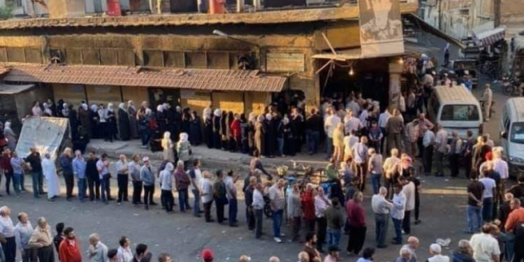 طوابير خبز في منطقة تضم 80 % من مخزون القمح السوري إضراب المطاحن يدخل يومه العاشر في مناطق الإدارة الذاتية