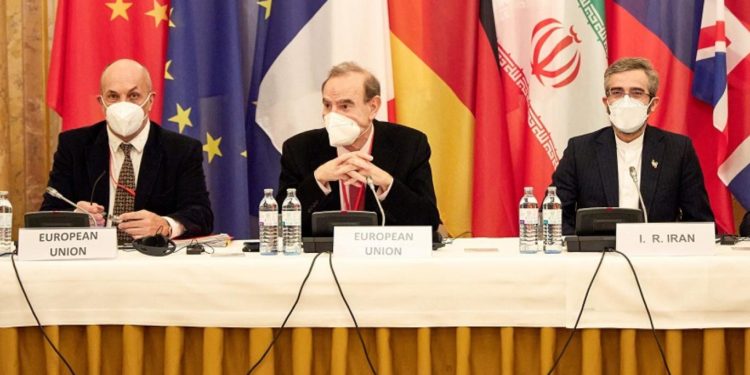 هل يغير تعديل موقف إيران من فرص العودة للاتفاق النووي؟ المعركة حول البنود ما زالت طويلة ونيات طهران في التسوية غامضة