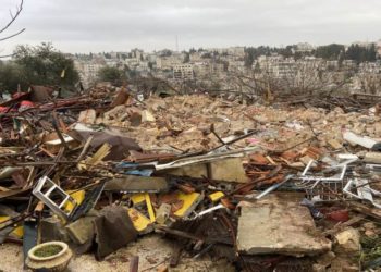 القدس:الاحتلال يهدم منزل الصالحية في الشيخ جراح ويعتقل سكانه