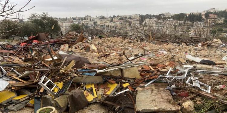 القدس:الاحتلال يهدم منزل الصالحية في الشيخ جراح ويعتقل سكانه