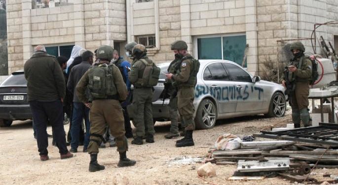 الاحتلال يواصل حصار برقة منذ شهر واعتداءات للمستوطنين واعتقالات بالضفة