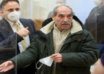 بشار الأسد خلف القضبان