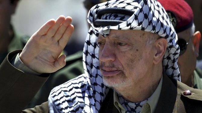 رسوم “مسيئة” لياسر عرفات برام الله! معرض شاركت به 43 دولة وافتتحه رئيس الوزراء يثير غضب فلسطينيين