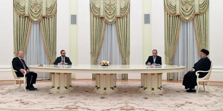 طهران تغازل الغرب من الشرق