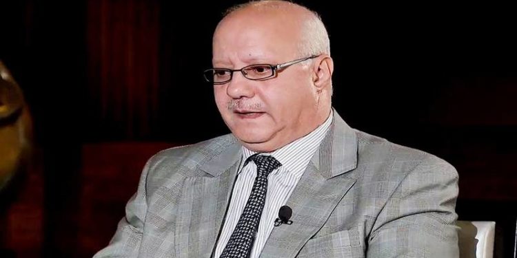 كيف يمكن لمفكر كهذا أن لايرى سوى الصورة التي يدعيها النظام !!؟