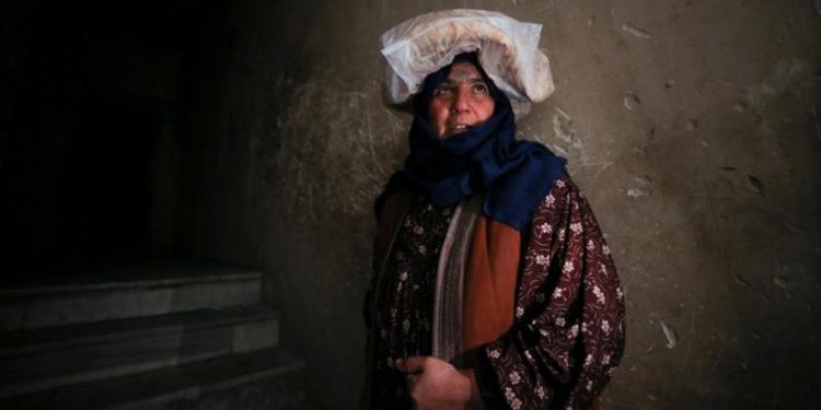 تفاقم الصعوبات المعيشية وسط الصراع المجمد في سورية الأزمة الاقتصادية تفرض ضريبة ثقيلة في أنحاء الدولة المفككة