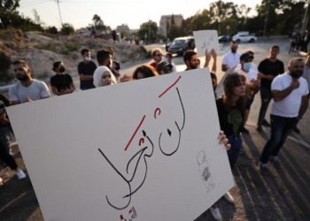 4عائلات من الشيخ جراح في القدس تنتزع قراراً يمنع إجلاءها