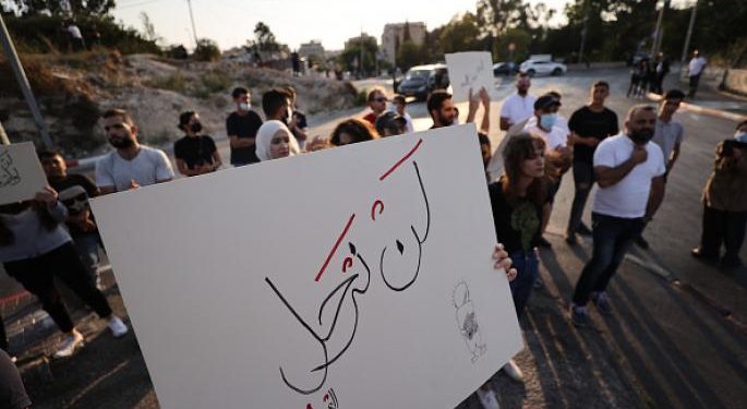 4عائلات من الشيخ جراح في القدس تنتزع قراراً يمنع إجلاءها