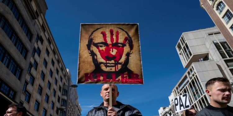 بوتين عالق في أوكرانيا..لم يتعلم من سورية