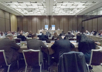 «رموز الدولة» السورية تفجر خلافاً عميقاً في جنيف وفد الحكومة للجنة الدستورية اعتبر المس بها «جزءاً من المؤامرة»… و«الهيئة»المعارضة قالت إنها موضع انقسام