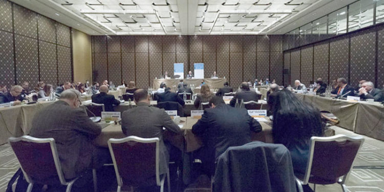 «رموز الدولة» السورية تفجر خلافاً عميقاً في جنيف وفد الحكومة للجنة الدستورية اعتبر المس بها «جزءاً من المؤامرة»… و«الهيئة»المعارضة قالت إنها موضع انقسام