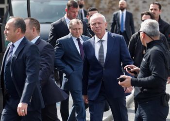 مباحثات السلام في إسطنبول مثيرة للجدل ومتعددة الأبعاد أبراموفيتش يظهر ثانية إلى جانب الوفد الأوكراني