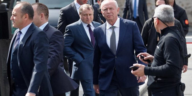 مباحثات السلام في إسطنبول مثيرة للجدل ومتعددة الأبعاد أبراموفيتش يظهر ثانية إلى جانب الوفد الأوكراني