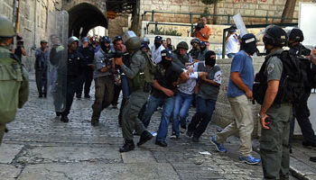 اقتحام بأعداد غير مسبوقة واعتقال المئات.. محللون يحذرون من تمرير مخطط ذبح القرابين في الأقصى