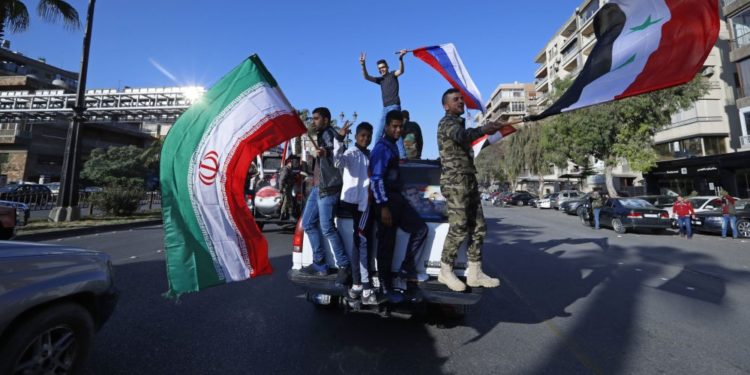 الدور الإيراني في سورية: انزياحات عسكرية وثقافية