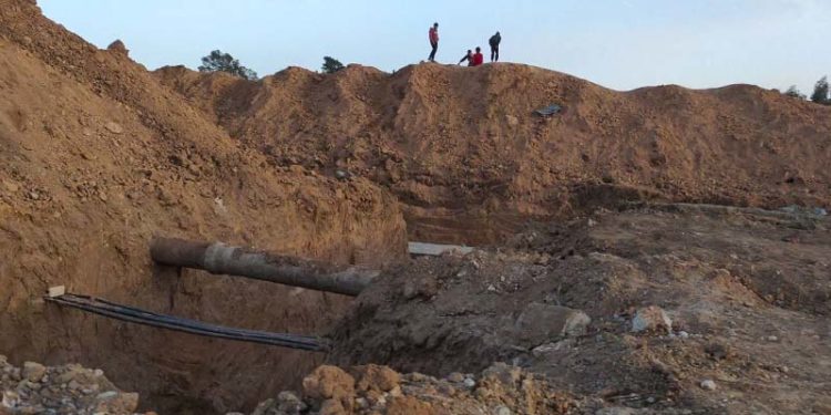 تنفذها شركة تابعة لـ “قسد”خنادق عسكرية تُضيّق على سكان القامشلي