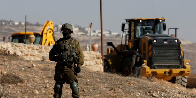 قوات الاحتلال تعتدي بالضرب على فلسطينيين في القدس.. اعتقلت 8 أشخاص وأصابت 5 آخرين