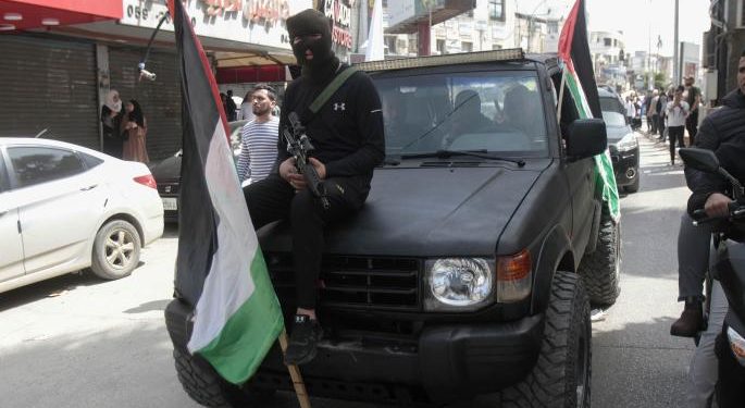 مقاومون يطلقون النار على قوات الاحتلال خلال اختطاف أسير محرّر في مخيم جنين