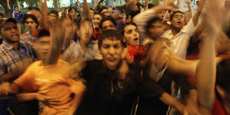 نيسان في عربستان: سقوط مملكة وانتفاضات لا تنضب