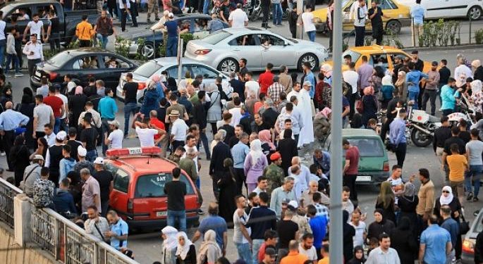 النظام السوري يفرج عن 14 فلسطينياً من 3 بين آلاف سجين