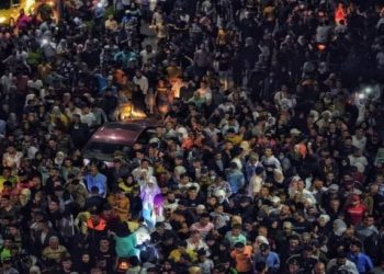 إنتظارات وسماسرة أمام سجن صيدنايا..”كأننا من عالم آخر”