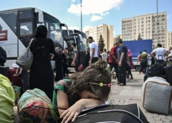 تركيا: حملة أمنية واسعة ضد “اللاجئين غير القانونيين” وحرب كلامية بين وزير الداخلية وسياسي متطرف