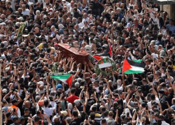 جثمان شيرين في مواجهة وحشية الاحتلال