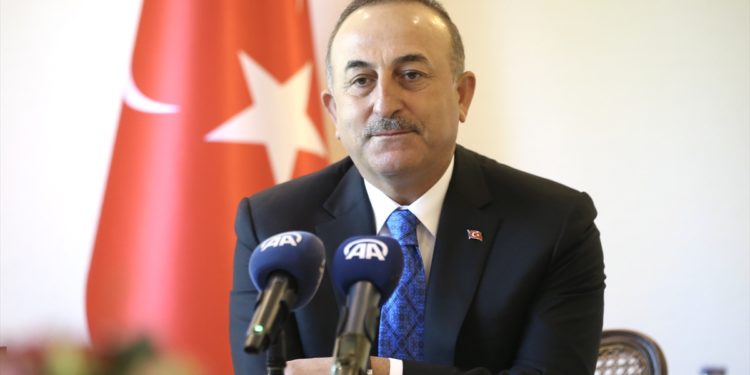 جاووش أوغلو: تركيا لن تقف مكتوفة الأيدي أمام الهجمات شمالي سورية