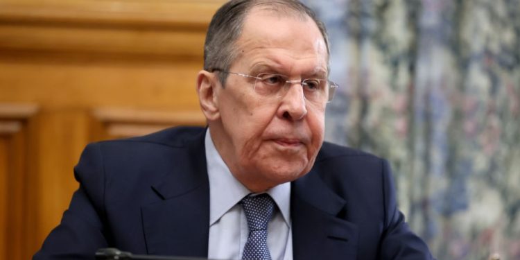 لافروف يؤكد بقاء القوات الروسية في سورية