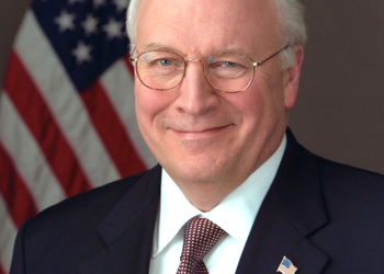 مسؤول سابق في “سي آي أي”: حرب الظل بين أميركا وروسيا تنتج كارثة نووية