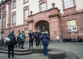 موقع سوري معارض: ضابط سوري متهم بارتكاب جرائم حرب يتجّول في أوروبا