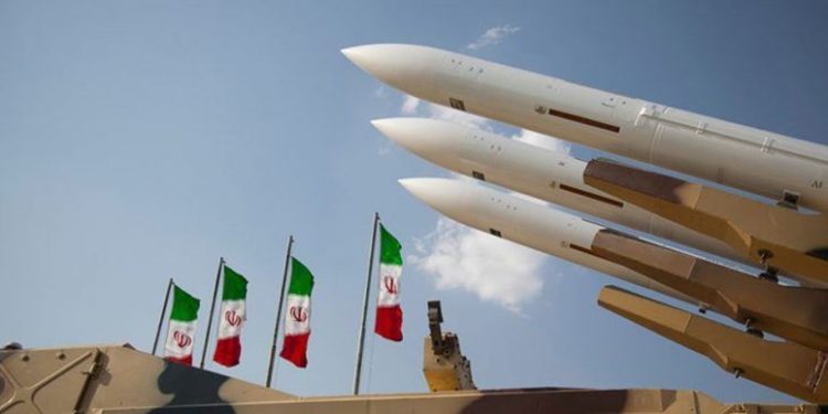 إسرائيل تعلن “انتهاء حصانة إيران” وطهران تهدّد بـ”تسوية تل أبيب وحيفا بالأرض”