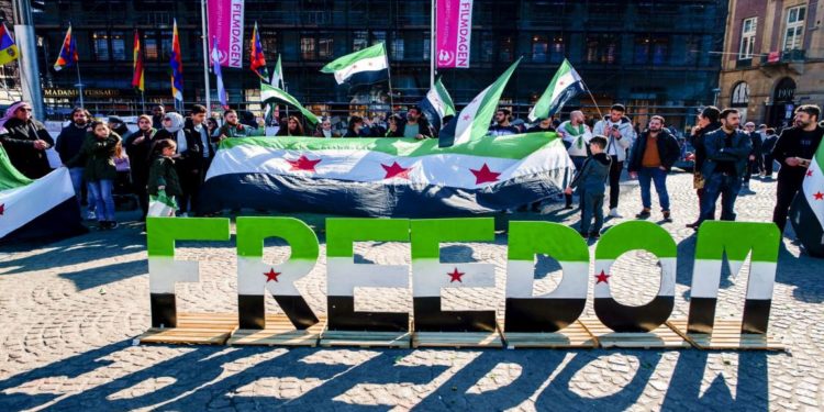 الهوية الوطنية بين العنف وعبادة الشخصية