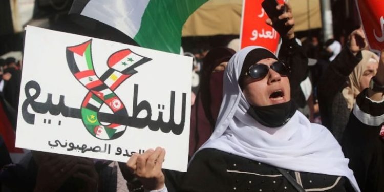 فورين أفيرز: تركيز الولايات المتحدة على اتفاقيات إبراهيم مع تهميش الفلسطينيين وصفة للعنف