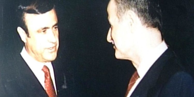 متى أصبح حافظ الأسد طائفياً؟