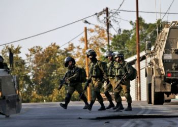 مستوطنون يقتحمون الأقصى.. واعتقالات بالضفة