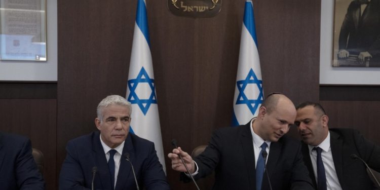 التحديات تعترض “حكومة لبيد” فكيف سيتعامل معها؟