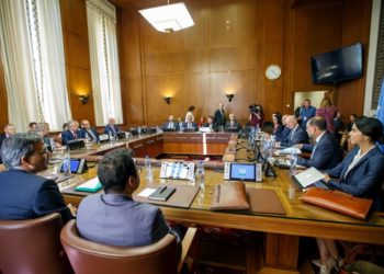 لجنة دستورية.. أم عبث دستوري؟